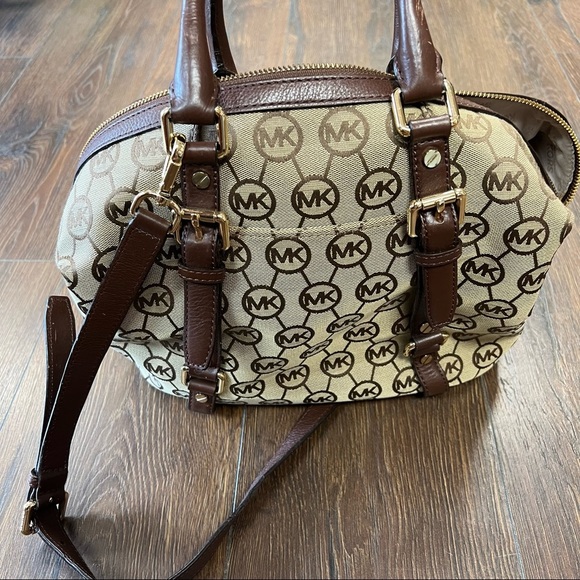 Authentic Michael Kors Jet Set satchel - Picture 2 of 4